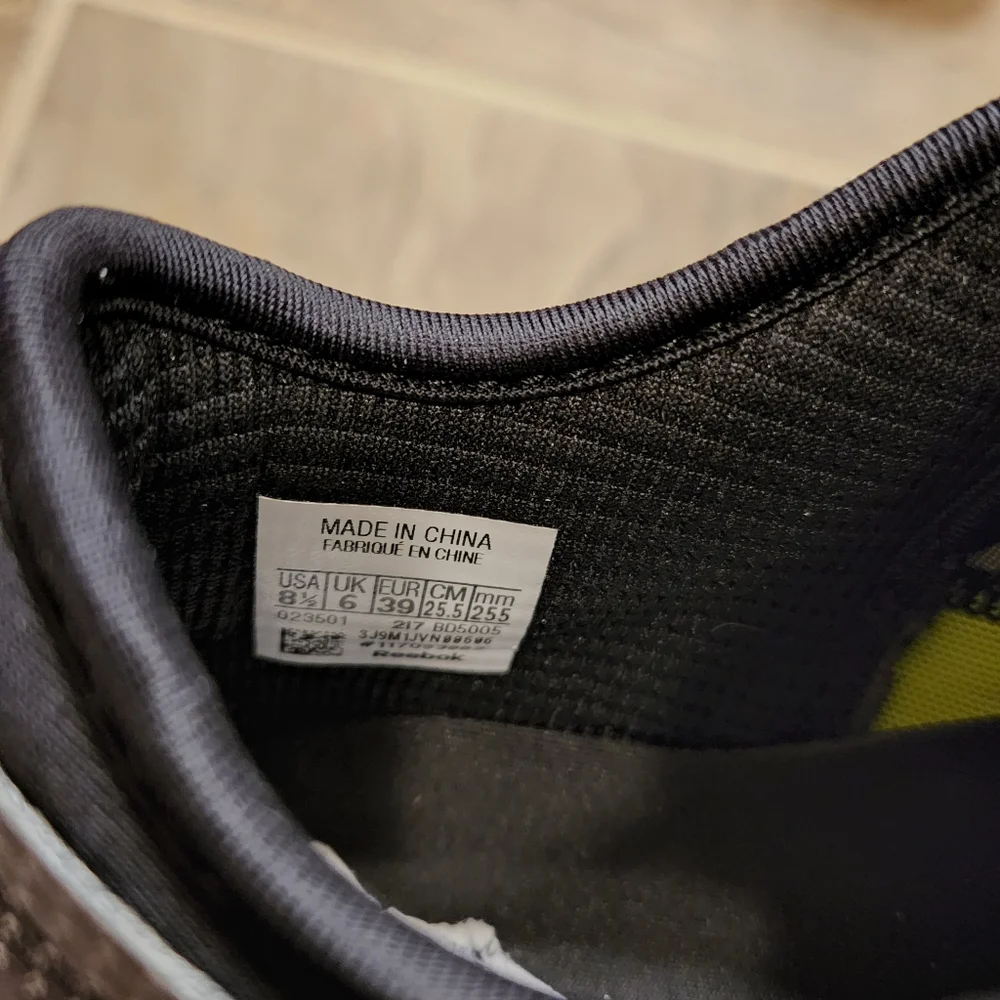 Black & White Reeboks - Picture 7 of 7